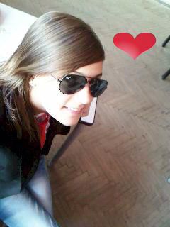 deci..cine suntem??? heii,guzy! i'm miiha from baia mare and i'm 14. like tom because cool. looks