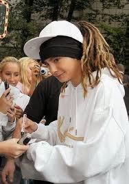 zvonuri... tom kaulitz pare că fratele solistului trupei lovit fană afla ntr-o din