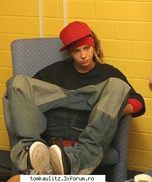 totul... mie imi place tokio hotel mlt dar akm obs tom mlt may dulkik=d .fumeaza bea ani kel may frm