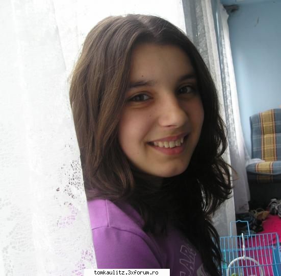 deci..cine suntem??? salut! numesc laura,sunt din ani sunt innebunita dupa tokio hotel,in special