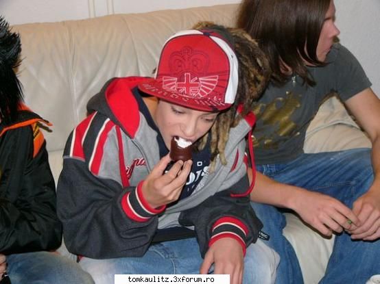 funny pics tom dak tine tot asa...s zic! scump baiatu asta!!!!!