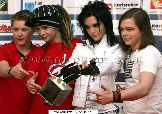 shtim noi despre tom??? tom ...hmmmmm are talkin' about kind chocolate? think it's with well?????