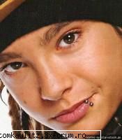 ce fel de sarut iati da lui tom ? - i-as da un franch kiss... stiu k ii plac! - Ce ne place la Tom???
