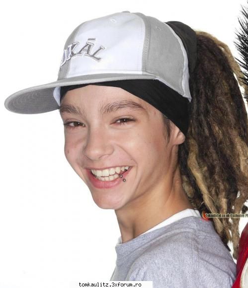 ce va enerveaza la tomytza? - k umbla q multe fufe si k mai fumeza..in rest ich - Totul despre Tom...