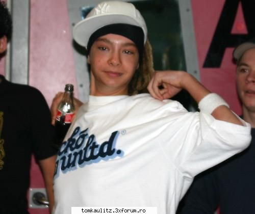 funny pics cu tom - era km somnorici aici...tuca mama p el - Tom`s Gallery