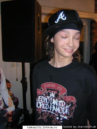 poze funny q Tom - asta e o poza funny dar si sweet - TOKIO HOTEL SCANS & PHOTOS
