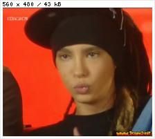 poze funny q Tom - lov la tin tom - TOKIO HOTEL SCANS & PHOTOS