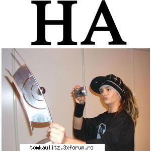 poze funny q Tom - uite o poziik tomik se pune la pozat:D:D =) =) :) - TOKIO HOTEL SCANS & PHOTOS