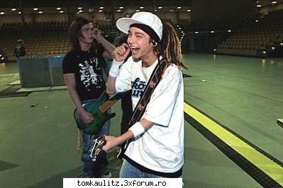 rapp-er sau rock-er - orice ar fii...e frumos...doamne...asa mult imi - Ce ne place la Tom???